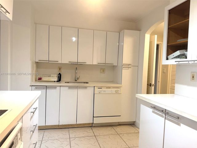 9102 W Bay Harbor Dr 6-B, Bay Harbor Islands, FL 33154