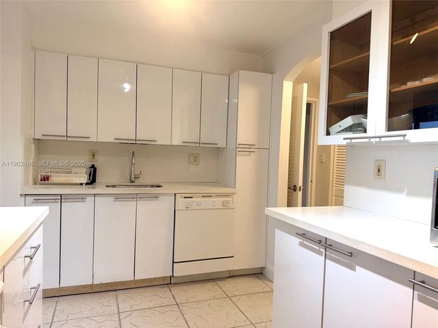 9102 W Bay Harbor Dr 6-B, Bay Harbor Islands, FL 33154