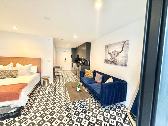 201 Academy Dr 203, Austin, TX 78704