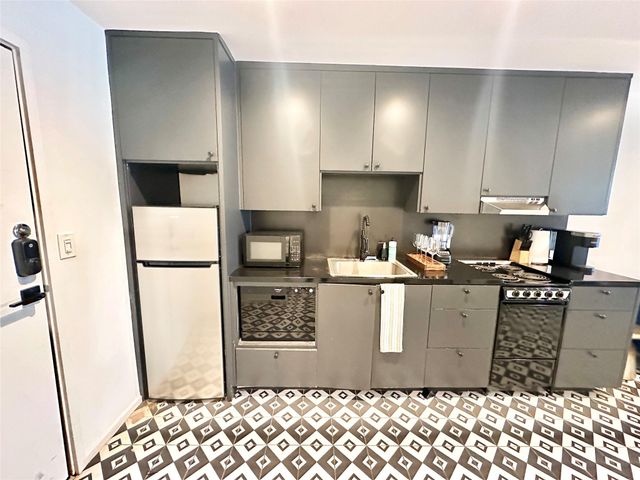 201 Academy Dr 203, Austin, TX 78704