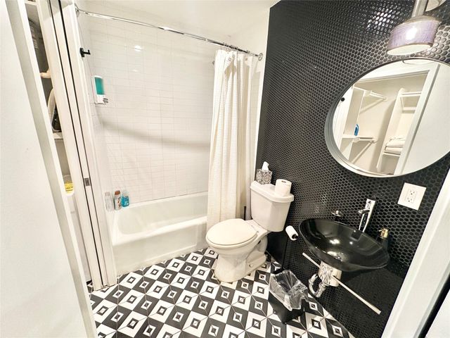 201 Academy Dr 203, Austin, TX 78704