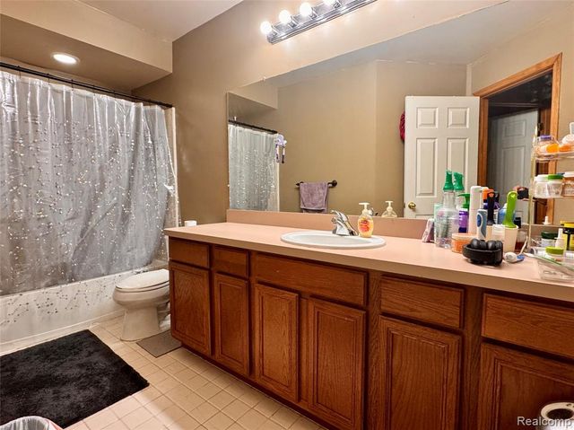 22377 Massey Lane, Macomb, MI 48044