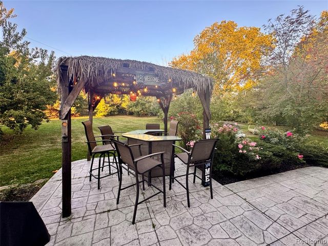 22377 Massey Lane, Macomb, MI 48044