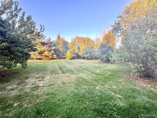 22377 Massey Lane, Macomb, MI 48044