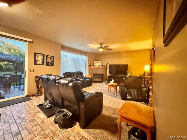 22377 Massey Lane, Macomb, MI 48044