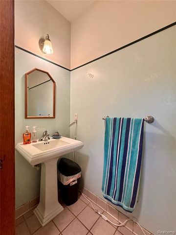 22377 Massey Lane, Macomb, MI 48044