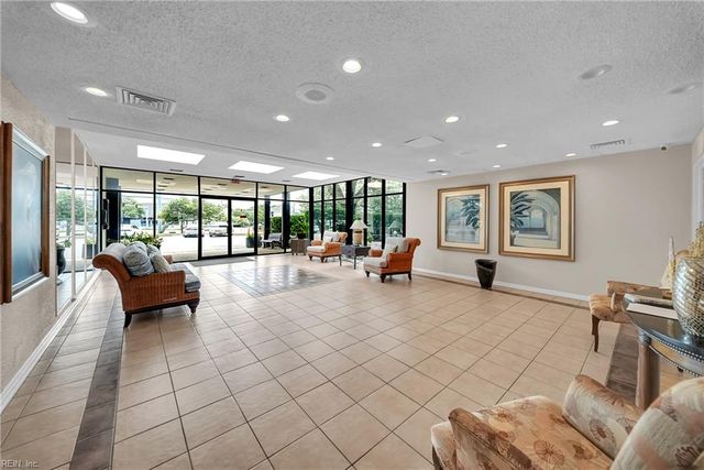 3558 Shore Dr Apt 807, Virginia Beach, VA 23455