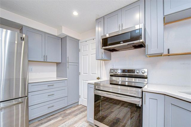 2933 56TH AVENUE N, St Petersburg, FL 33714