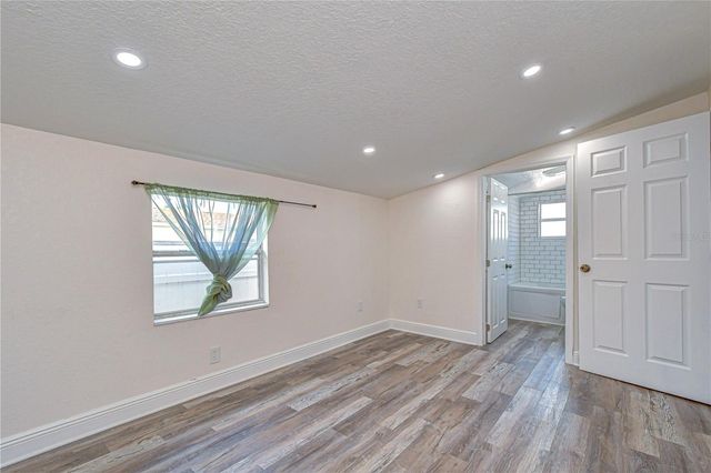 2933 56TH AVENUE N, St Petersburg, FL 33714
