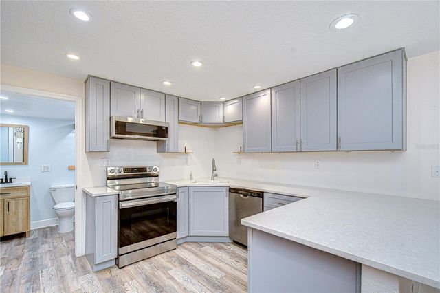 2933 56TH AVENUE N, St Petersburg, FL 33714