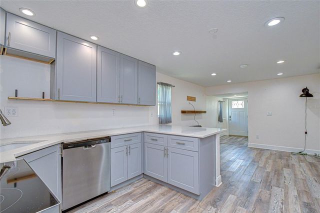 2933 56TH AVENUE N, St Petersburg, FL 33714