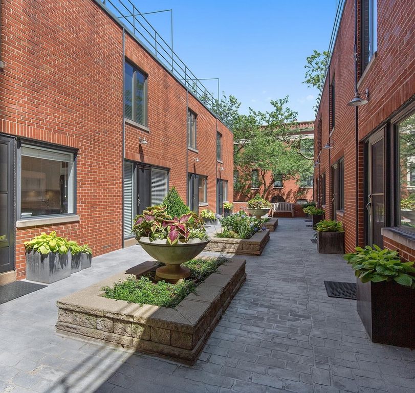 205 W EUGENIE Street I, Chicago, IL 60614