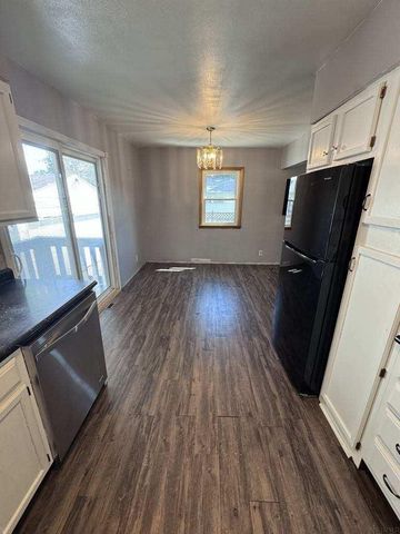 2547 West 9th Street, Waterloo, IA 50702