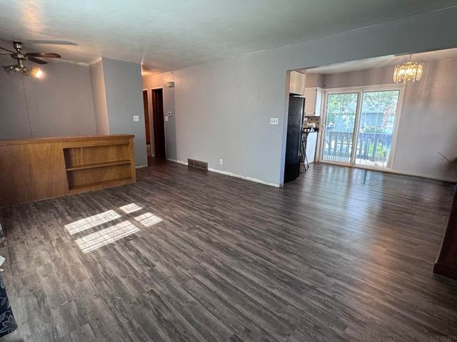 2547 West 9th Street, Waterloo, IA 50702