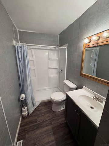 2547 West 9th Street, Waterloo, IA 50702