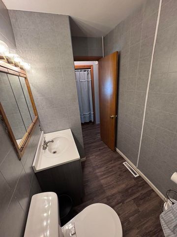 2547 West 9th Street, Waterloo, IA 50702