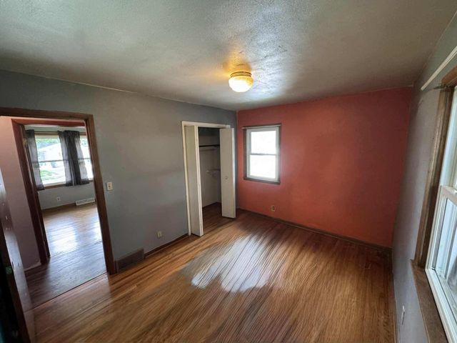 2547 West 9th Street, Waterloo, IA 50702