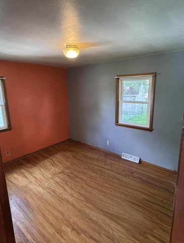 2547 West 9th Street, Waterloo, IA 50702