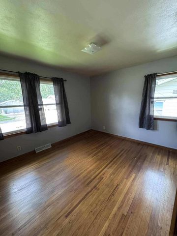 2547 West 9th Street, Waterloo, IA 50702