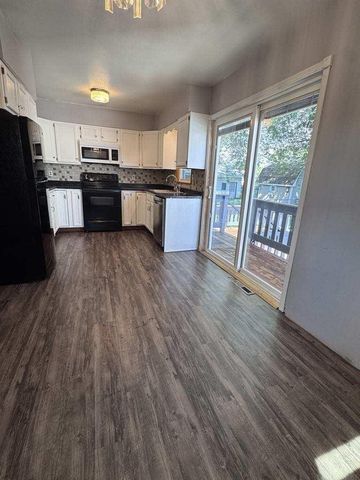 2547 West 9th Street, Waterloo, IA 50702