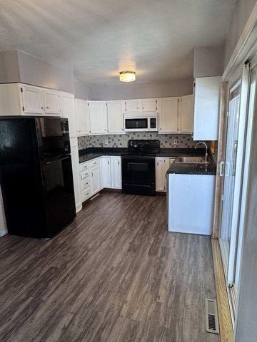 2547 West 9th Street, Waterloo, IA 50702