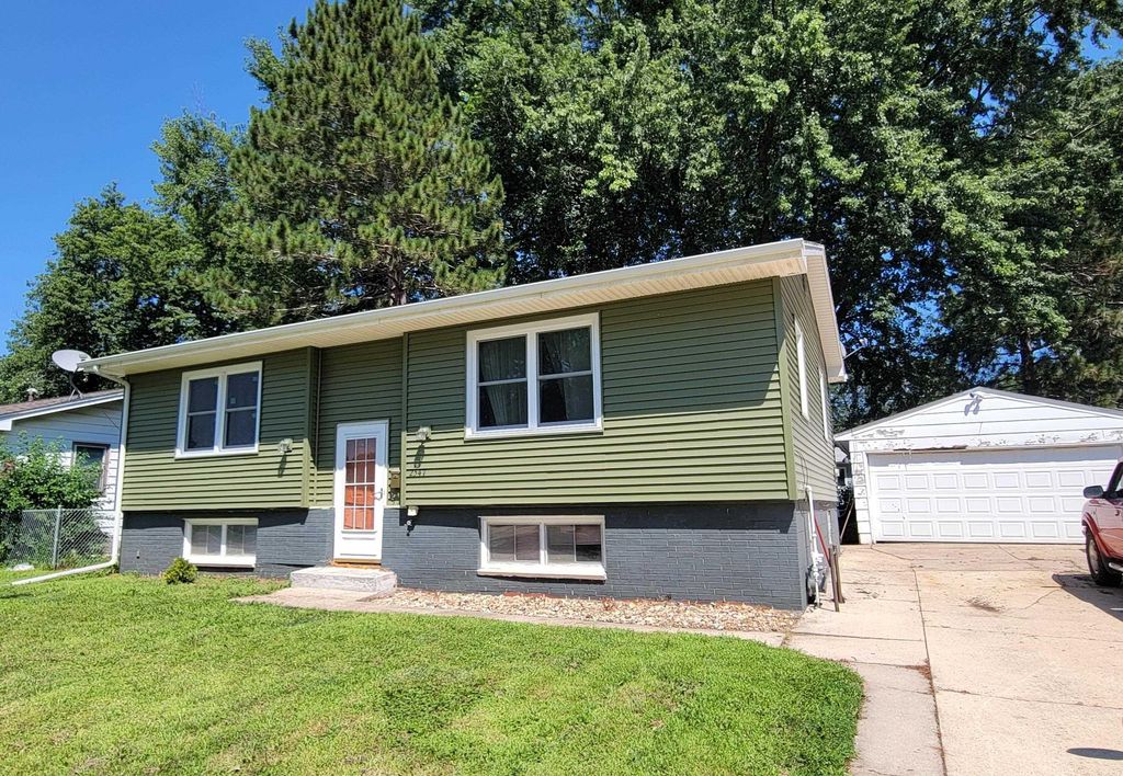 2547 West 9th Street, Waterloo, IA 50702
