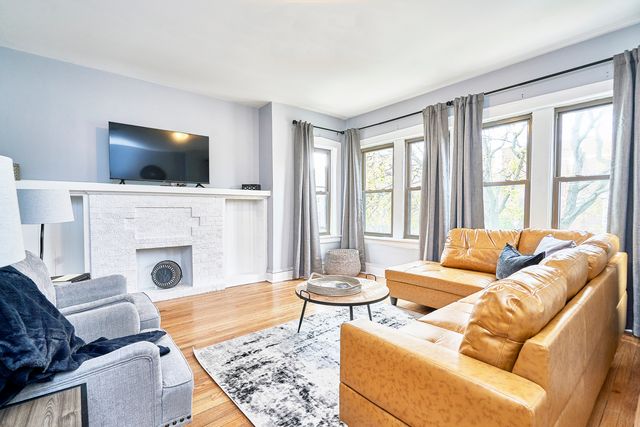 6923 S Merrill Avenue, Chicago, IL 60649