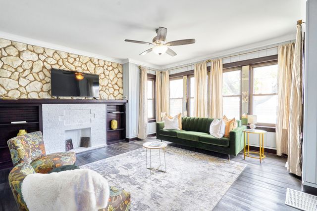 6923 S Merrill Avenue, Chicago, IL 60649