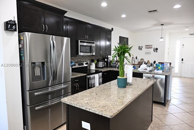 7722 SW 52nd Pl, Davie, FL 33328