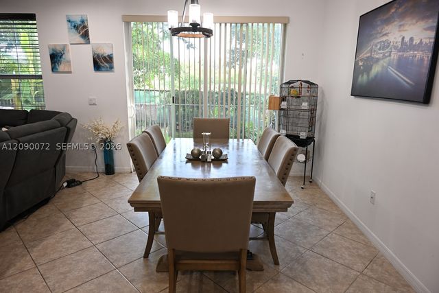 7722 SW 52nd Pl, Davie, FL 33328