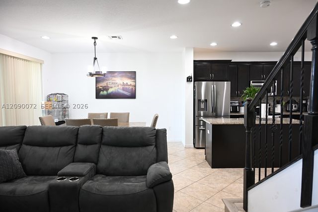7722 SW 52nd Pl, Davie, FL 33328
