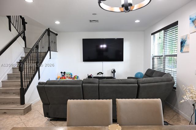 7722 SW 52nd Pl, Davie, FL 33328