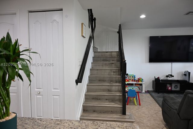 7722 SW 52nd Pl, Davie, FL 33328