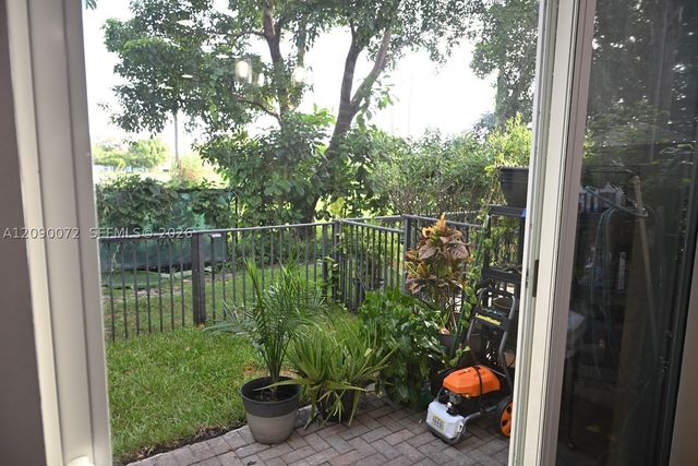 7722 SW 52nd Pl, Davie, FL 33328