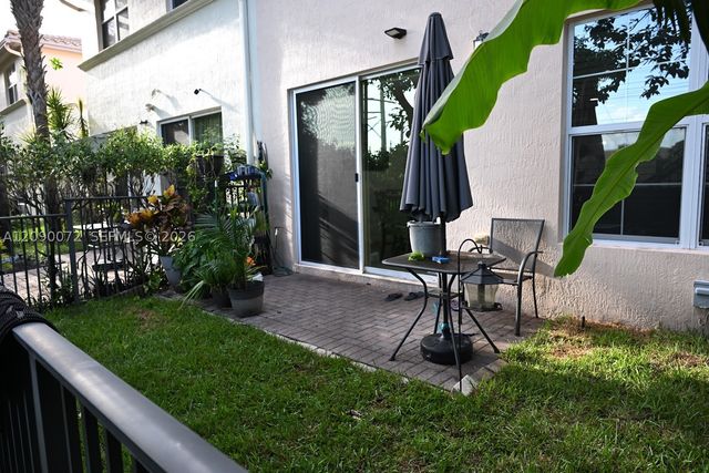 7722 SW 52nd Pl, Davie, FL 33328