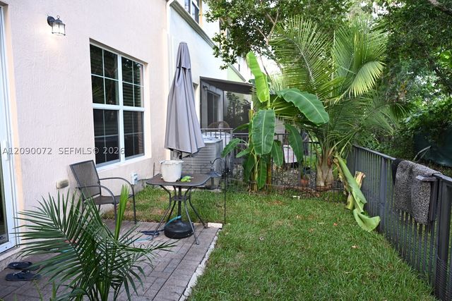 7722 SW 52nd Pl, Davie, FL 33328
