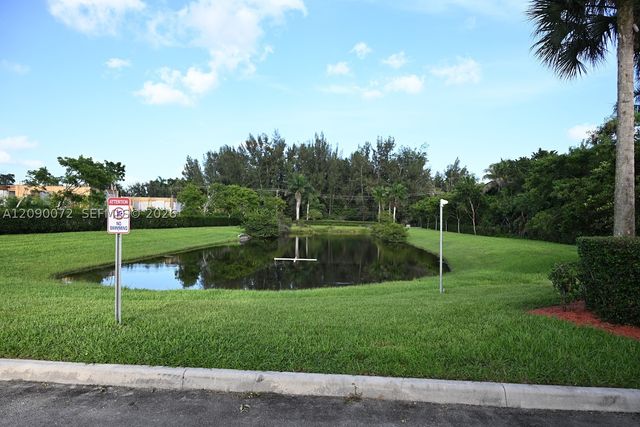 7722 SW 52nd Pl, Davie, FL 33328