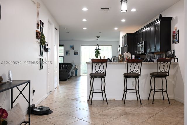 7722 SW 52nd Pl, Davie, FL 33328
