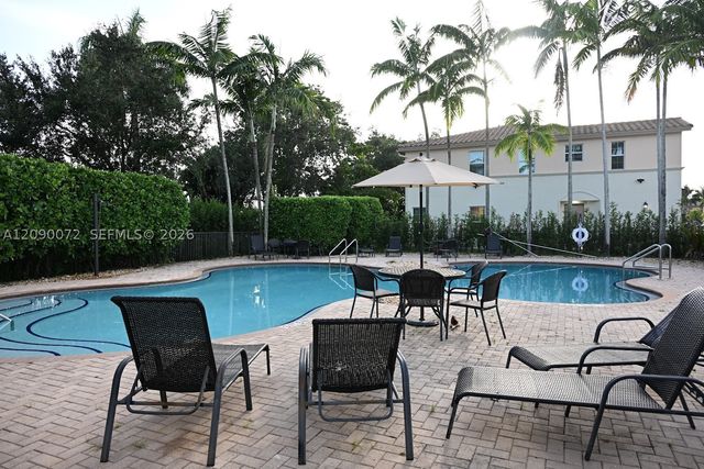 7722 SW 52nd Pl, Davie, FL 33328