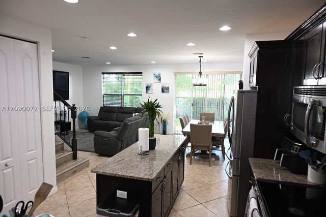 7722 SW 52nd Pl, Davie, FL 33328