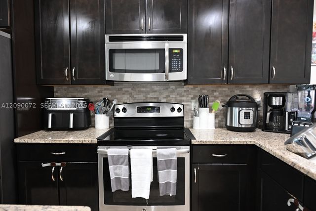7722 SW 52nd Pl, Davie, FL 33328