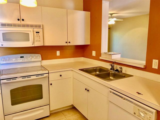 1165 Golden Lakes Blvd 1226, West Palm Beach, FL 33411