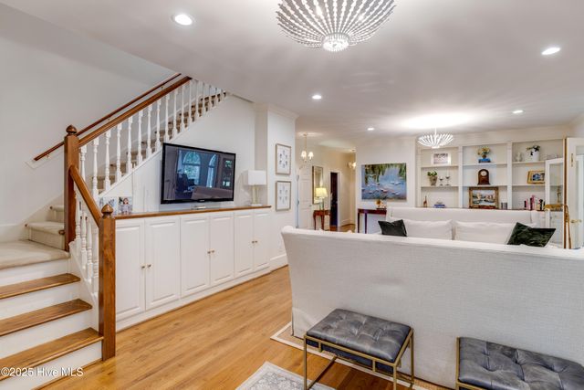 611 Queen Annes Road, Greenville, NC 27858