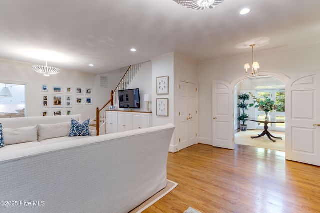 611 Queen Annes Road, Greenville, NC 27858