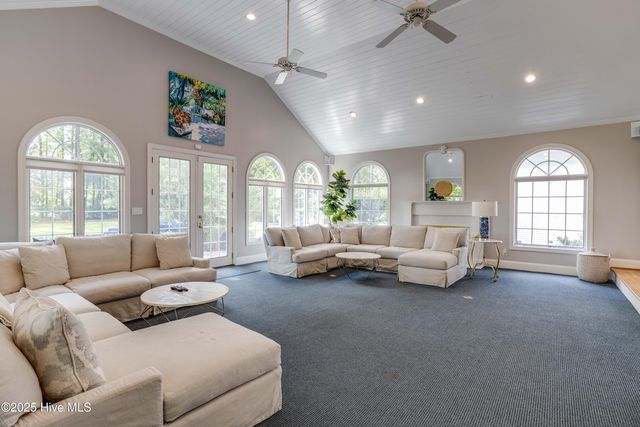 611 Queen Annes Road, Greenville, NC 27858