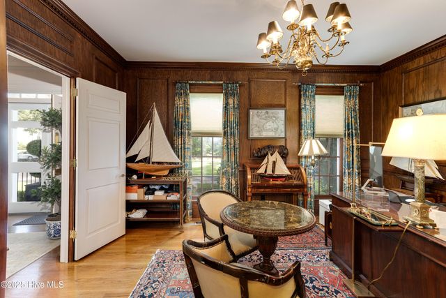 611 Queen Annes Road, Greenville, NC 27858