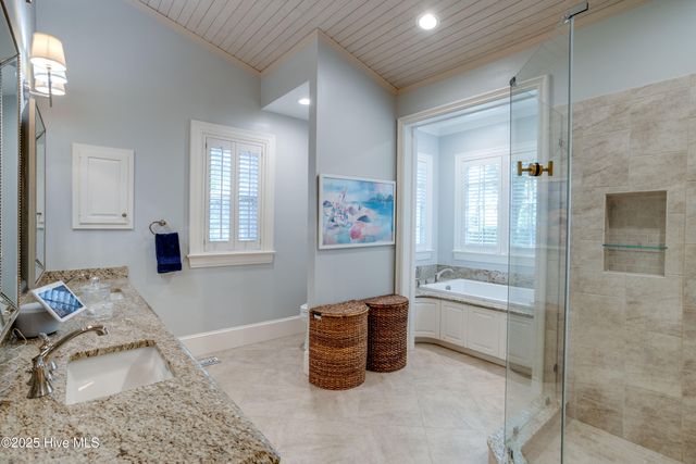 611 Queen Annes Road, Greenville, NC 27858