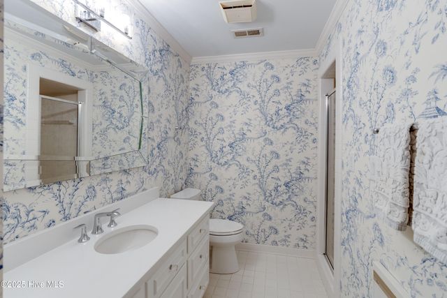 611 Queen Annes Road, Greenville, NC 27858