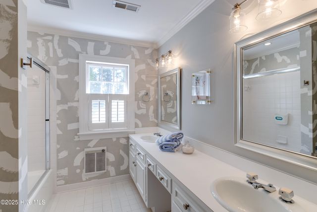 611 Queen Annes Road, Greenville, NC 27858