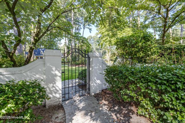 611 Queen Annes Road, Greenville, NC 27858